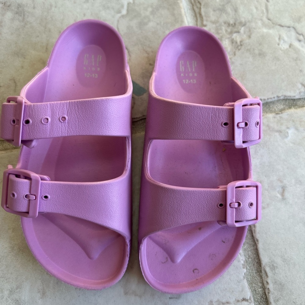 Gap girls purple sandals size 12-13
